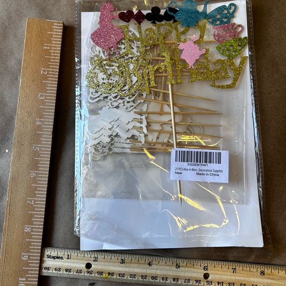 Lot of Alice in wonderland party decor and costume pieces made hatter, queen - Picture 9 of 16